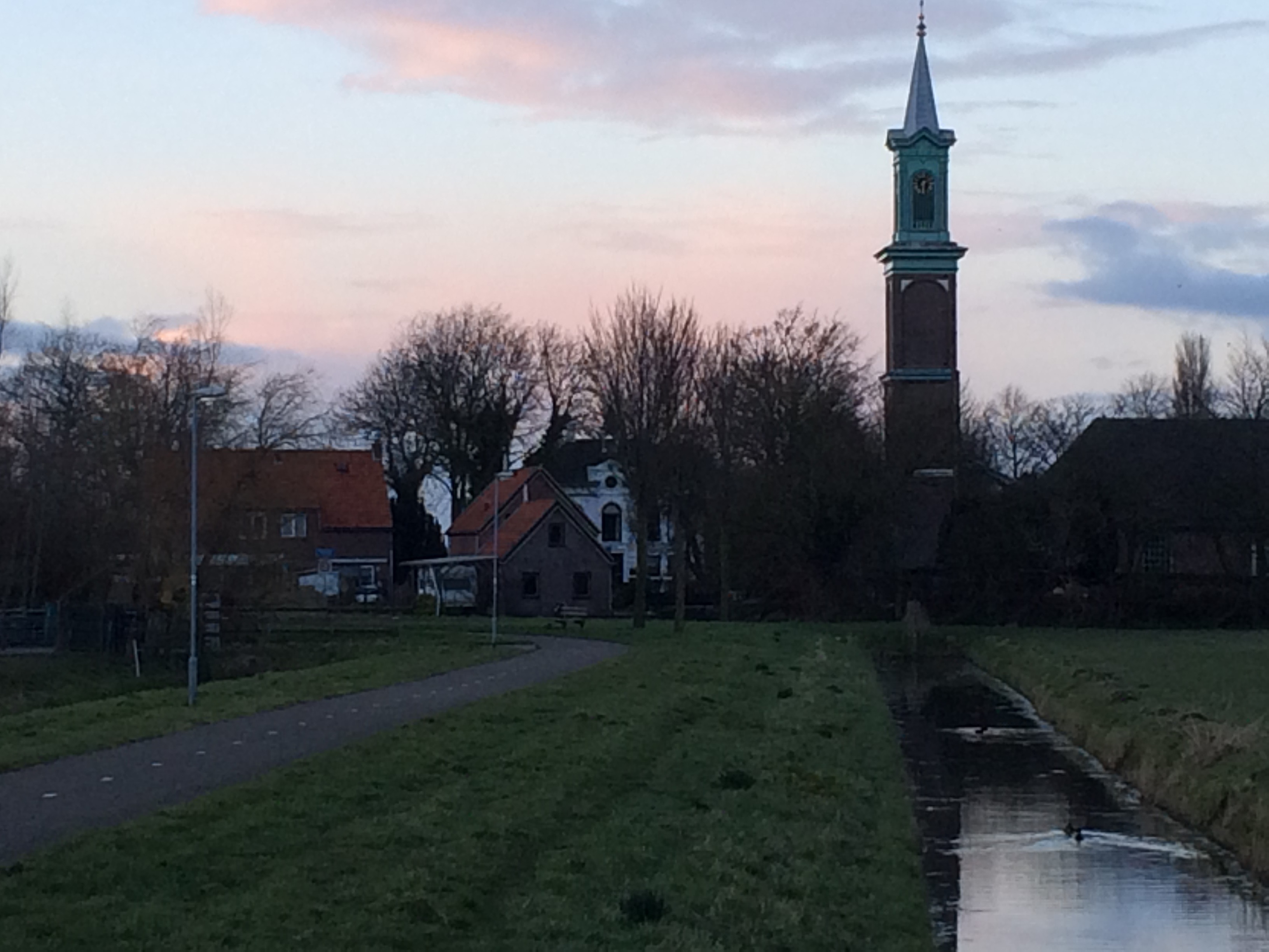 HuisMidwoud met Kerk uit polder